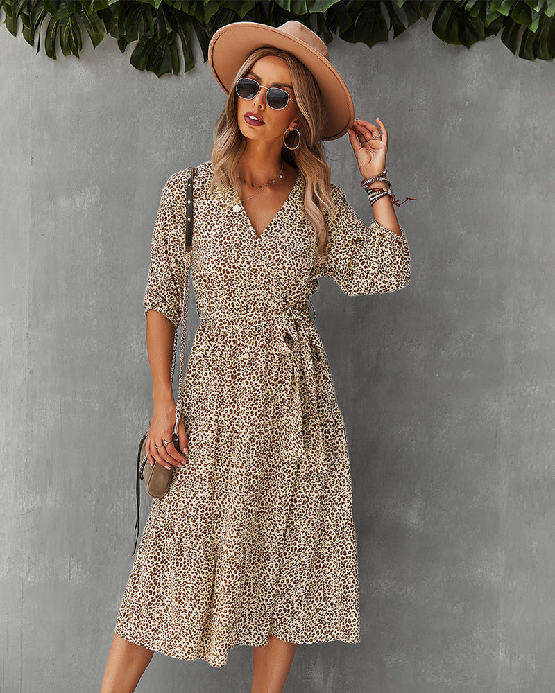 Vestido con lazo en la cintura y estampado de leopardo 