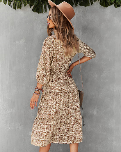 Vestido con lazo en la cintura y estampado de leopardo 