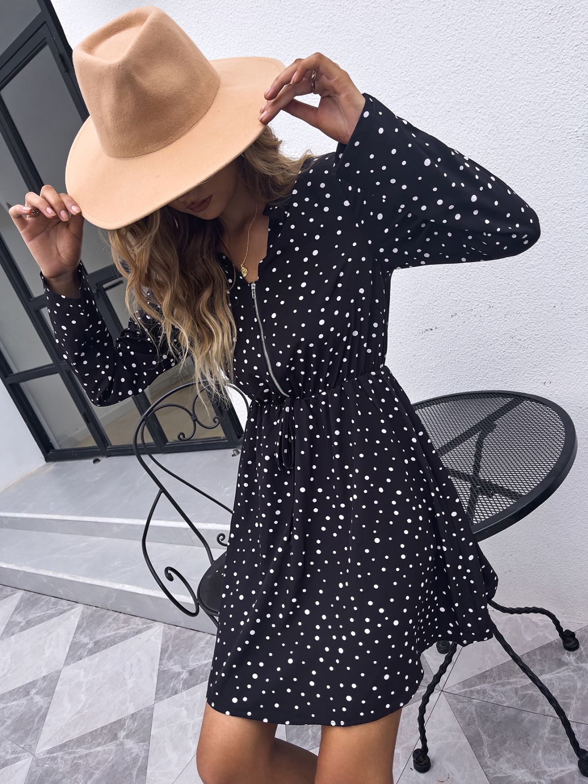 Vestido de lunares con cremallera 