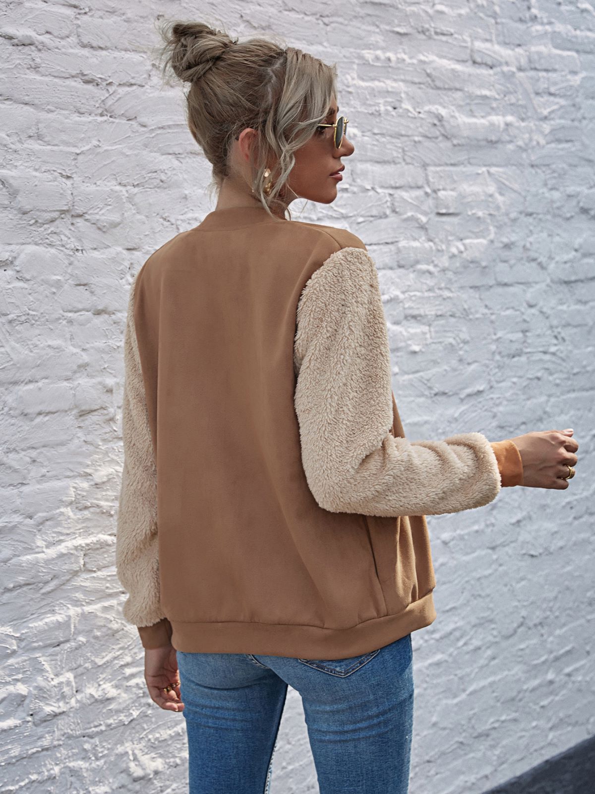 Chaqueta de dos tonos con mangas de peluche 