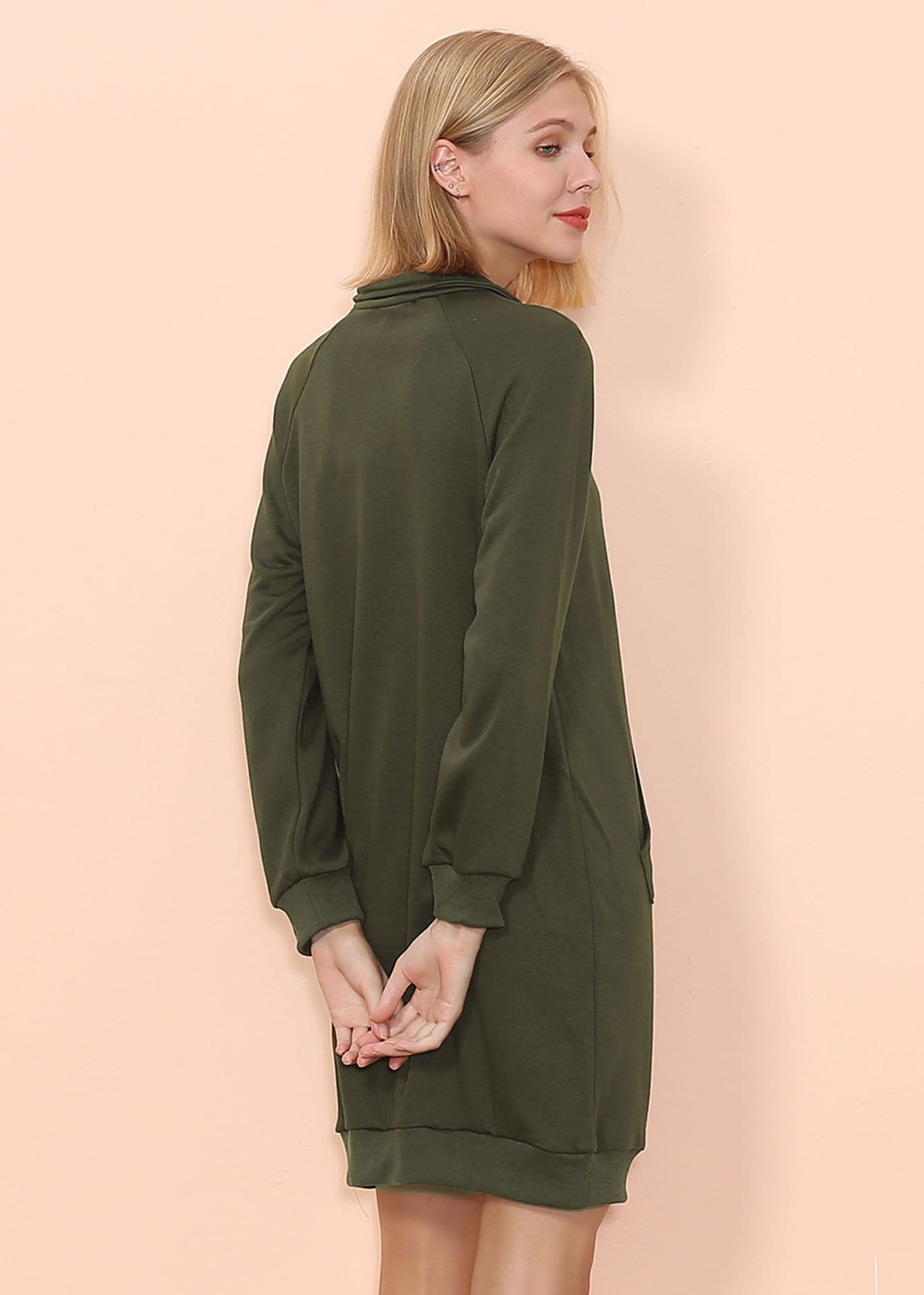 Vestido tipo suéter con bolsillo de canguro de color liso