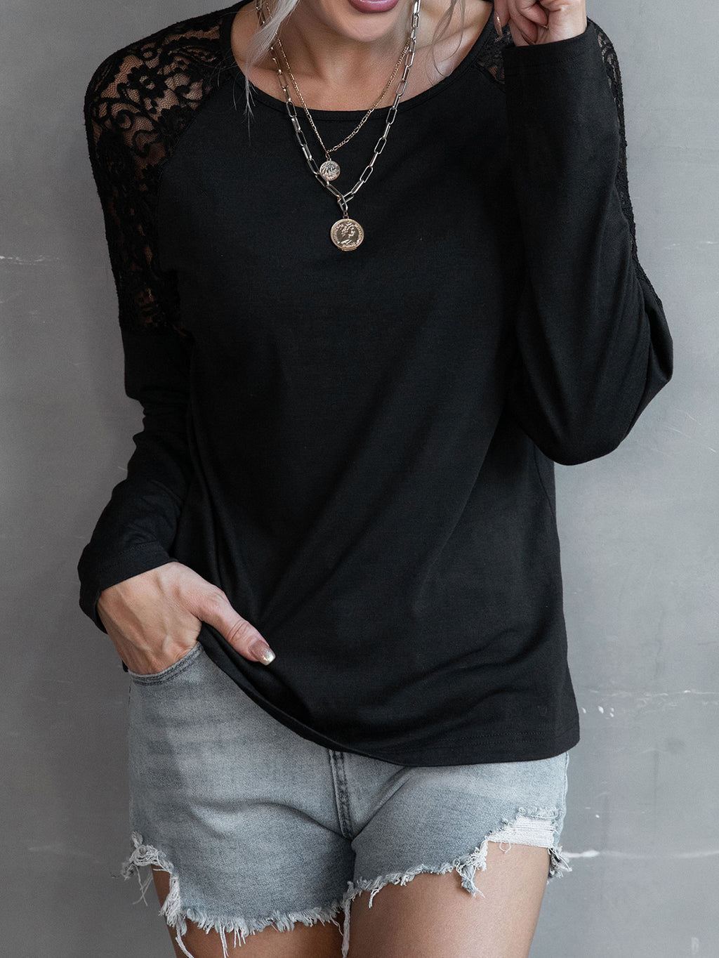 Camiseta con mangas raglán y detalle de encaje 