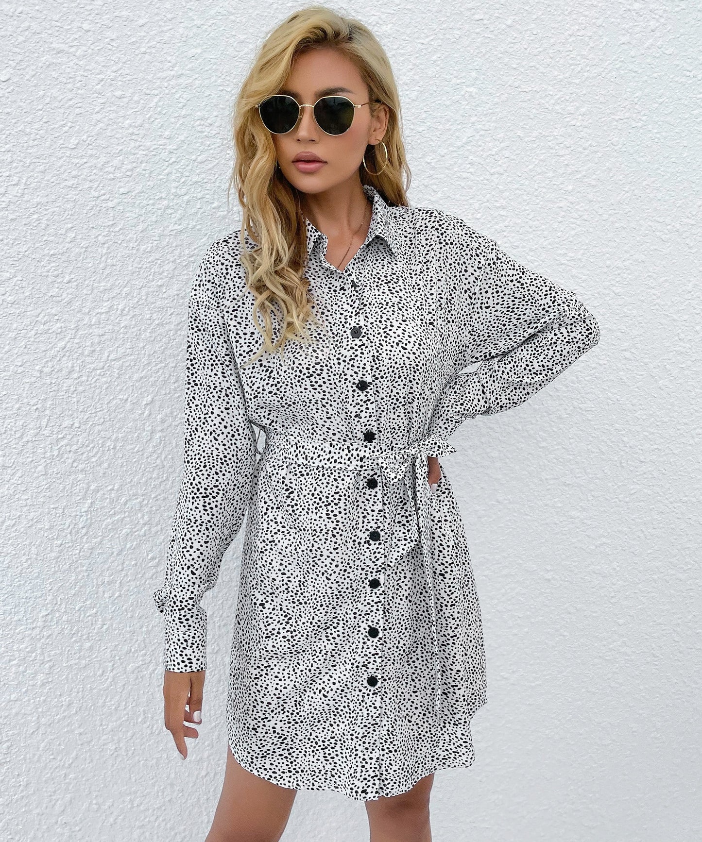 Vestido tipo polo con botones y lunares