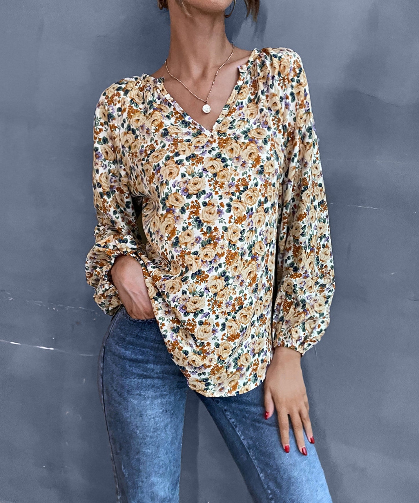 Blusa vintage con cuello en V y estampado floral