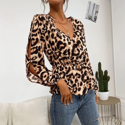 Blusa con estampado de leopardo y mangas recortadas