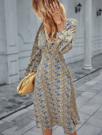Vestido de manga larga con estampado floral y escote cuadrado 