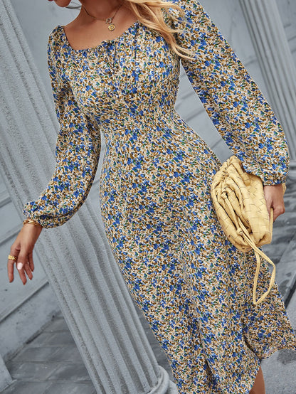 Vestido de manga larga con estampado floral y escote cuadrado 