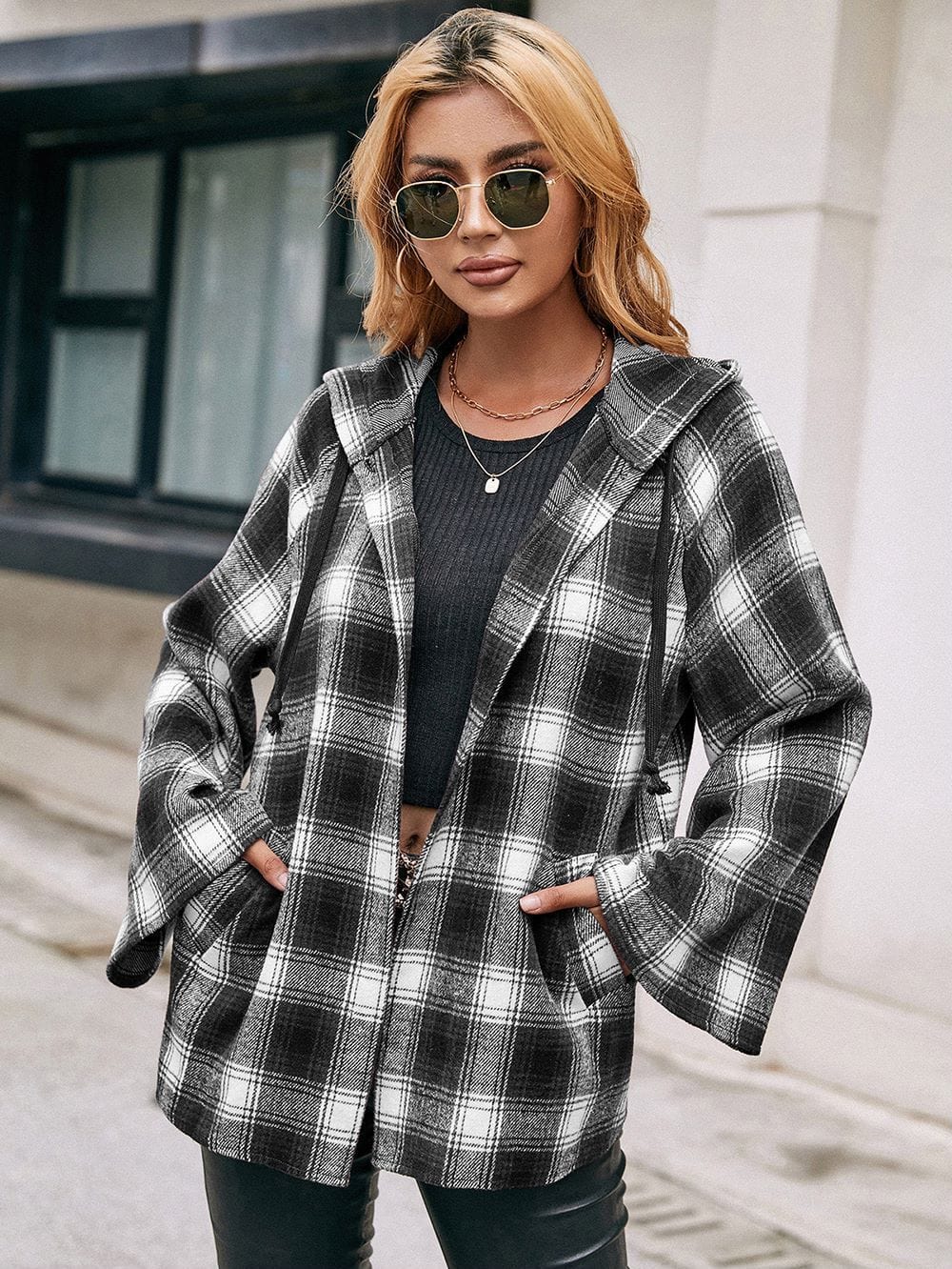Chaqueta de cuadros escoceses con mangas acampanadas 