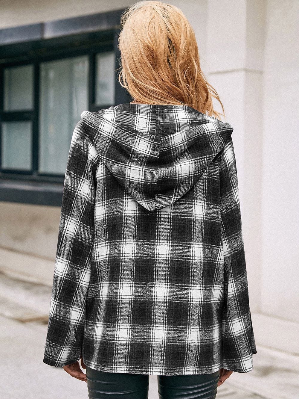 Chaqueta de cuadros escoceses con mangas acampanadas 