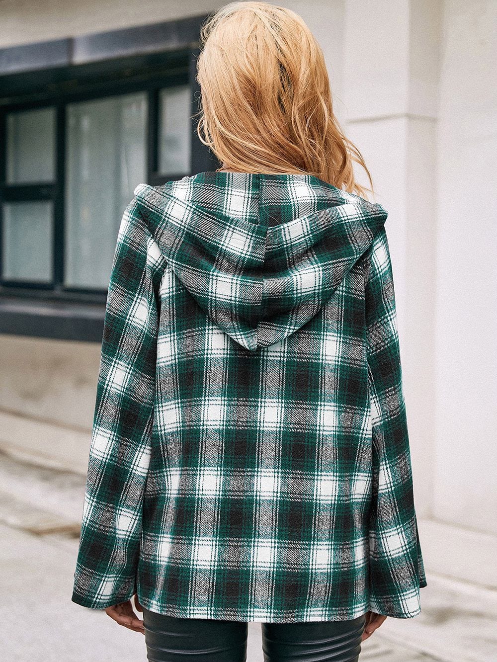 Chaqueta de cuadros escoceses con mangas acampanadas 
