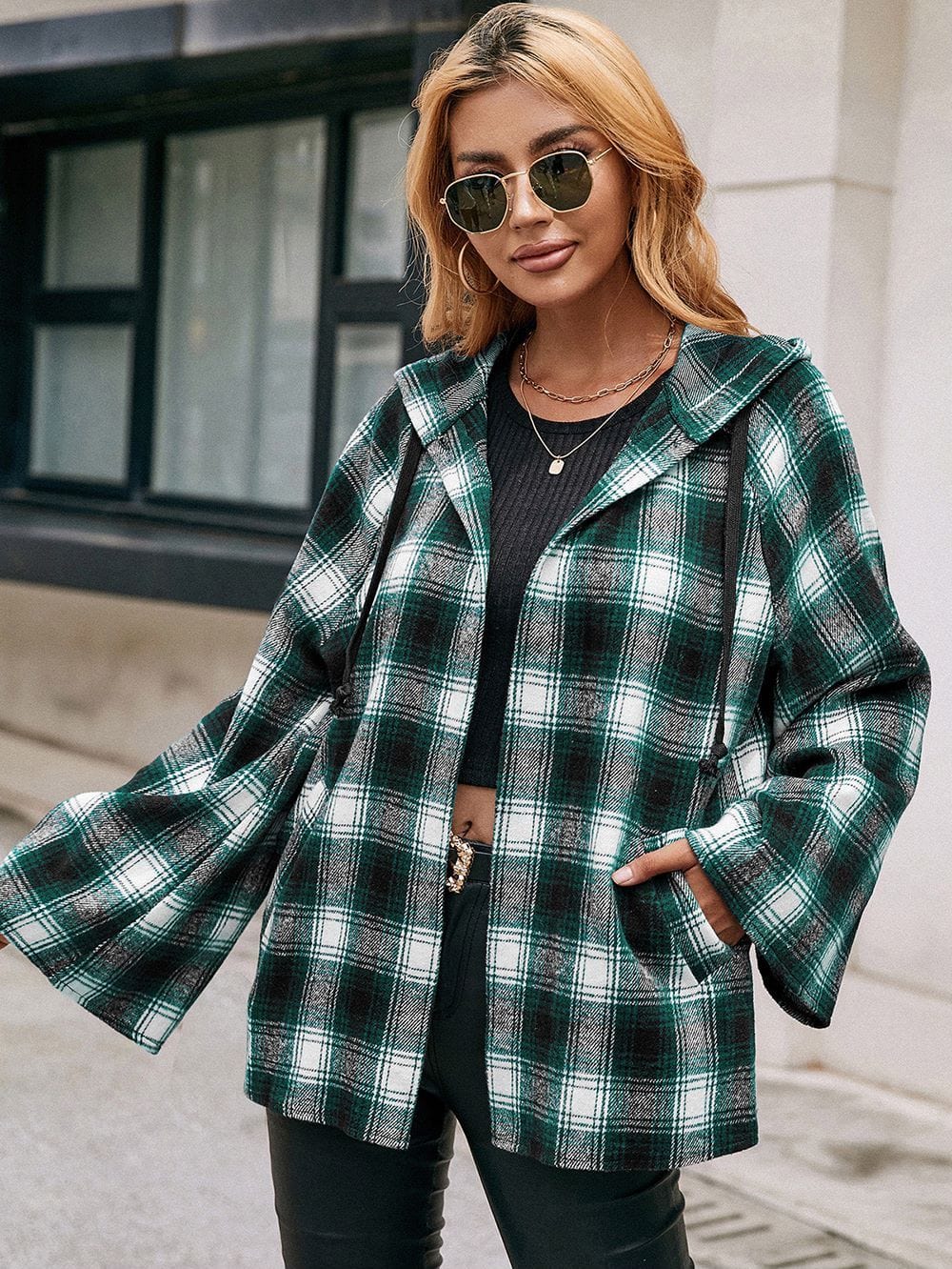 Chaqueta de cuadros escoceses con mangas acampanadas 
