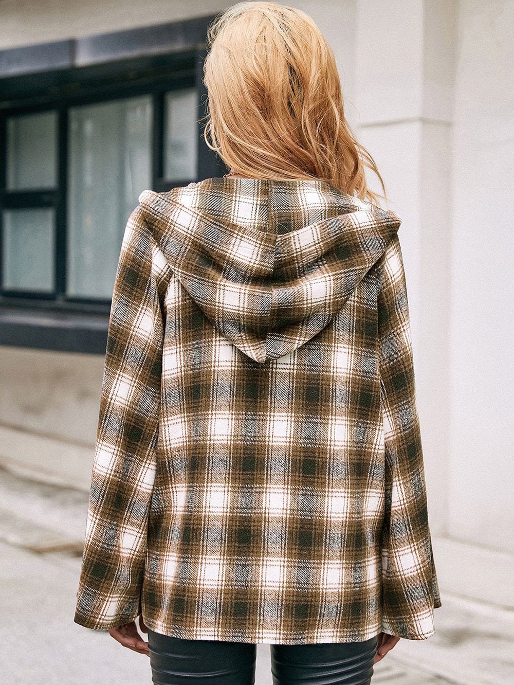 Chaqueta de cuadros escoceses con mangas acampanadas 