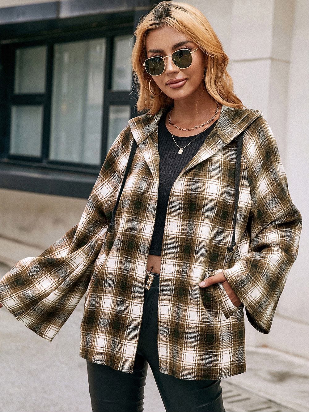 Chaqueta de cuadros escoceses con mangas acampanadas 