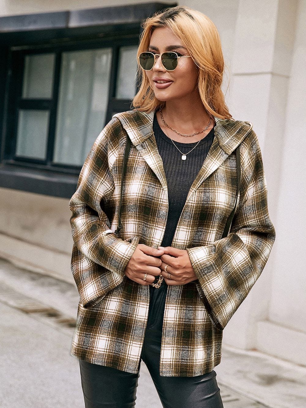 Chaqueta de cuadros escoceses con mangas acampanadas 