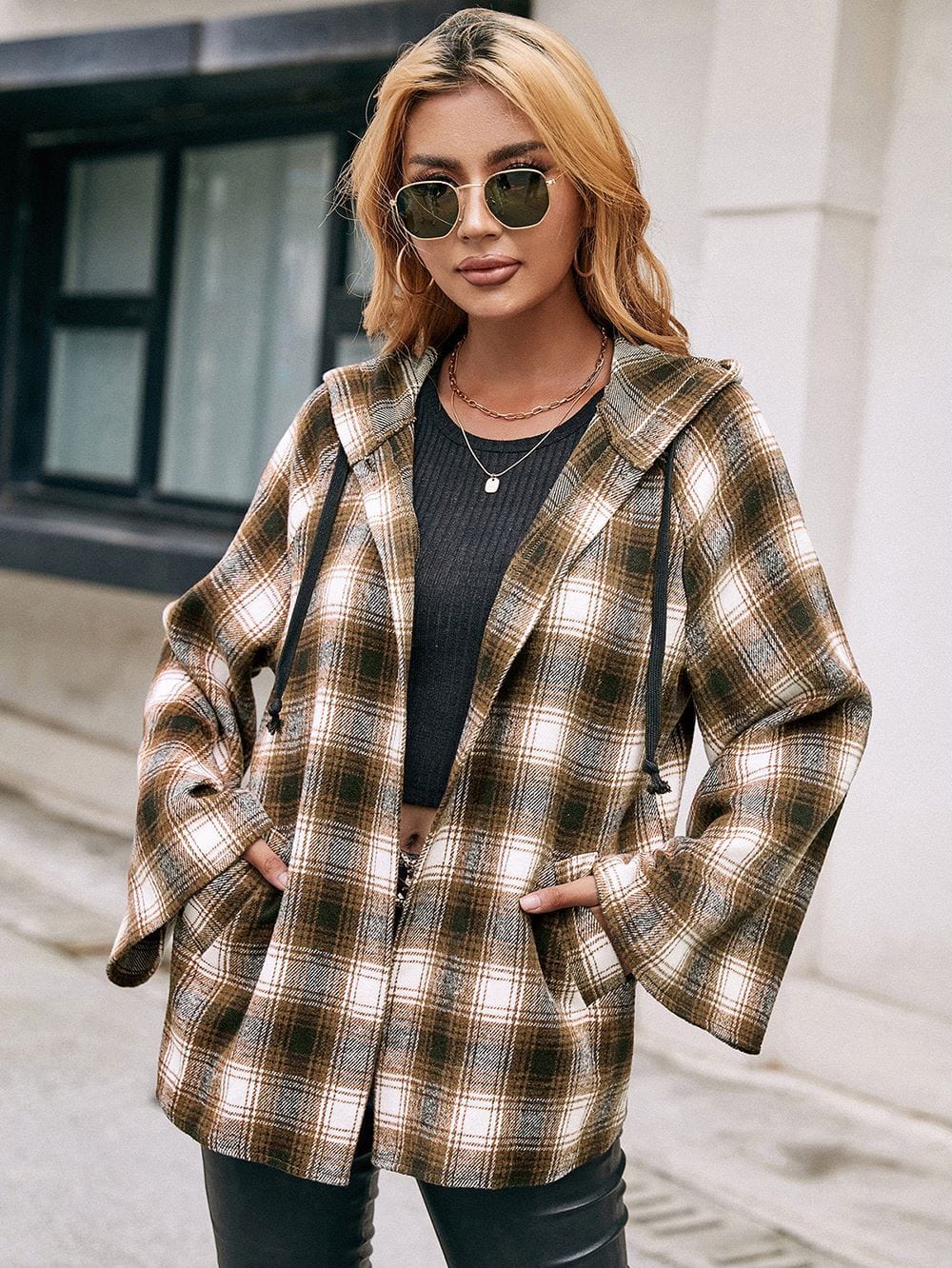 Chaqueta de cuadros escoceses con mangas acampanadas 
