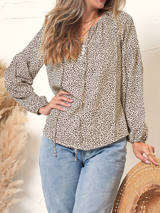 Blusa con cuello anudado y estampado de leopardo 