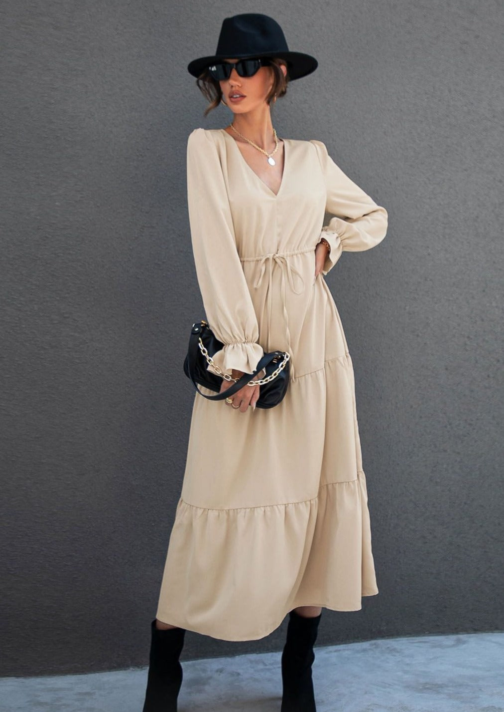 Vestido ligero liso con capas 