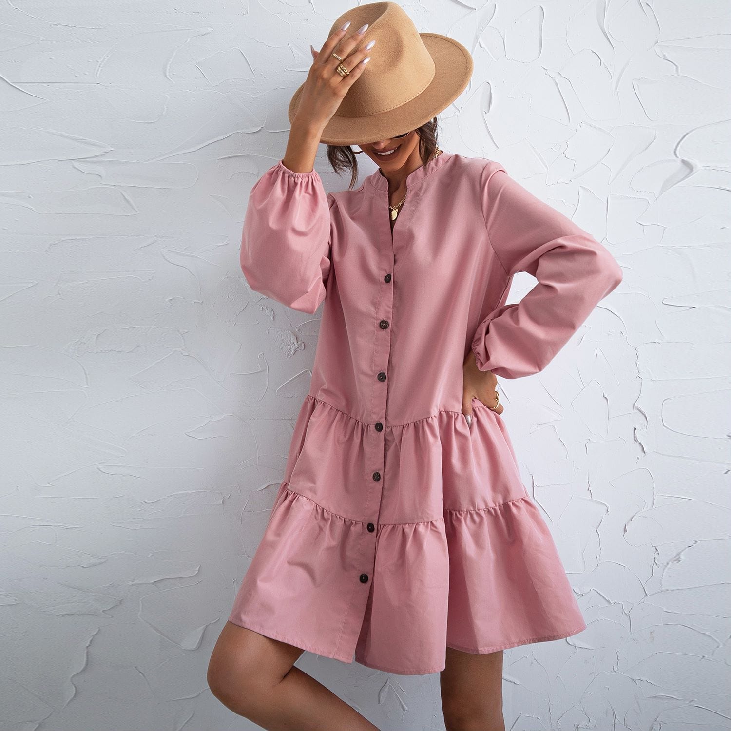 Vestido escalonado con botones 