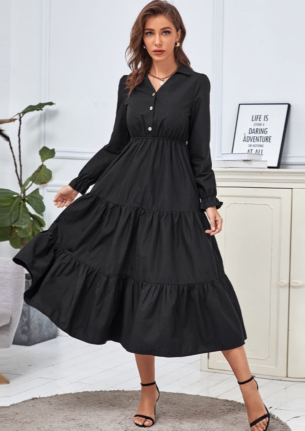 Vestido escalonado de manga larga con cuello 