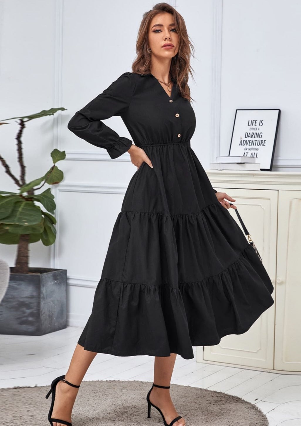 Vestido escalonado de manga larga con cuello 