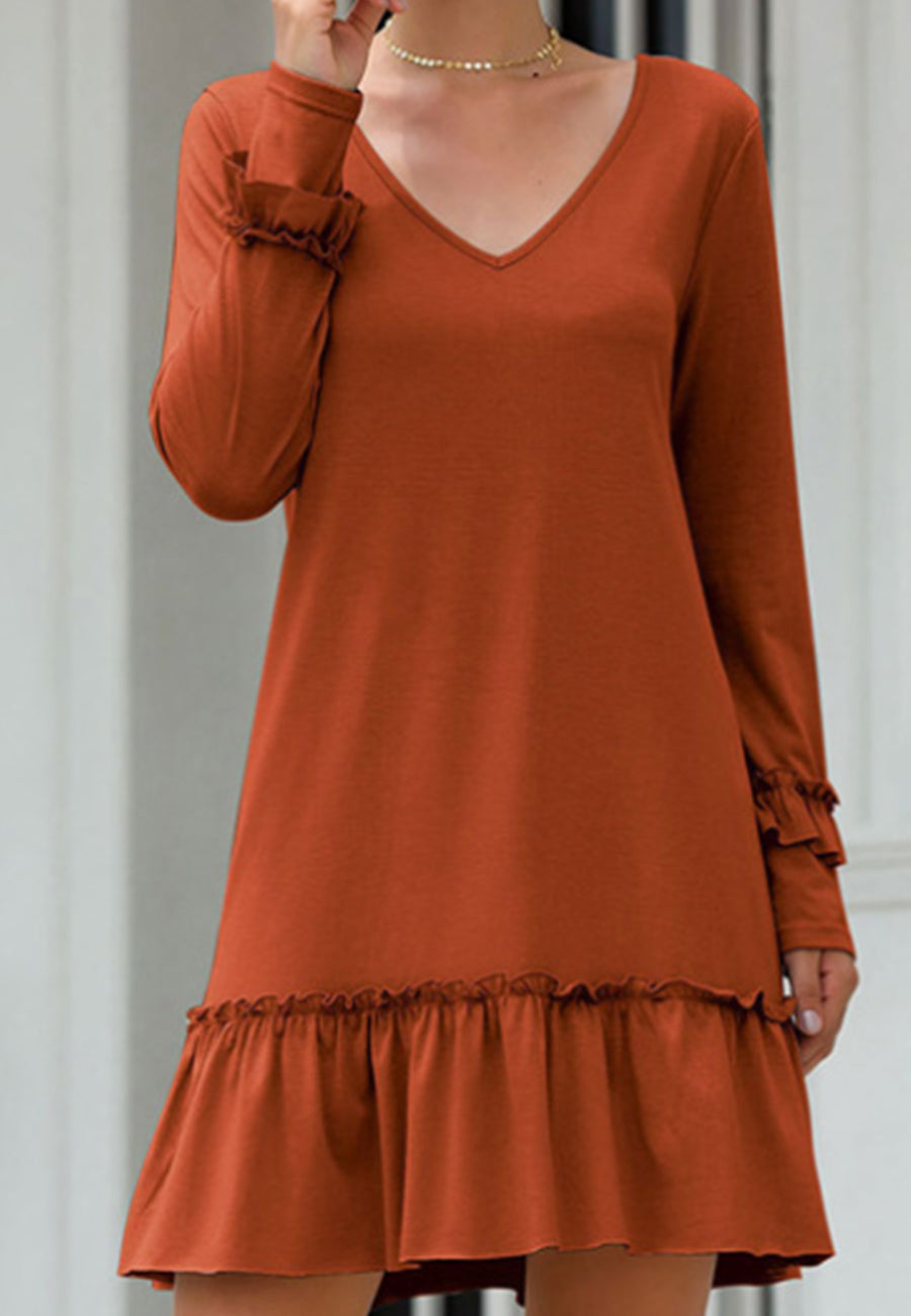Vestido con escote en V y dobladillo con volantes 