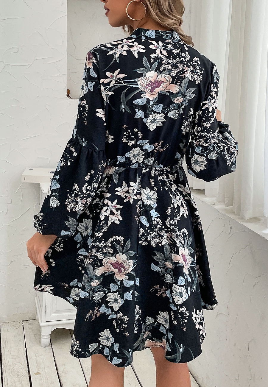 Vestido vintage con cuello y estampado floral 