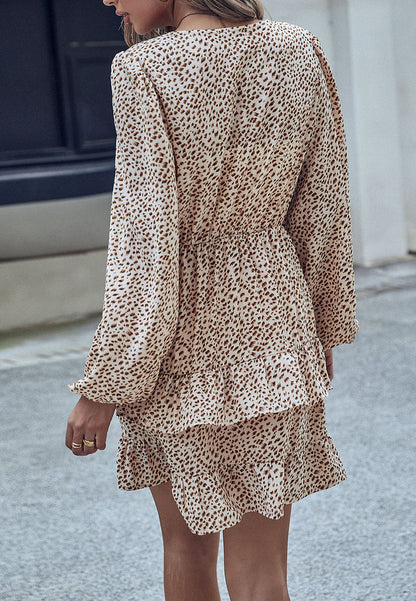 Vestido con volantes escalonados y estampado animal 