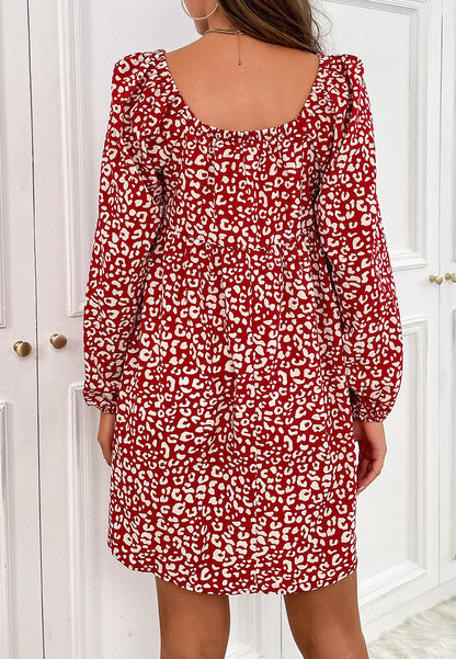 Vestido con estampado de leopardo y cuello fruncido 