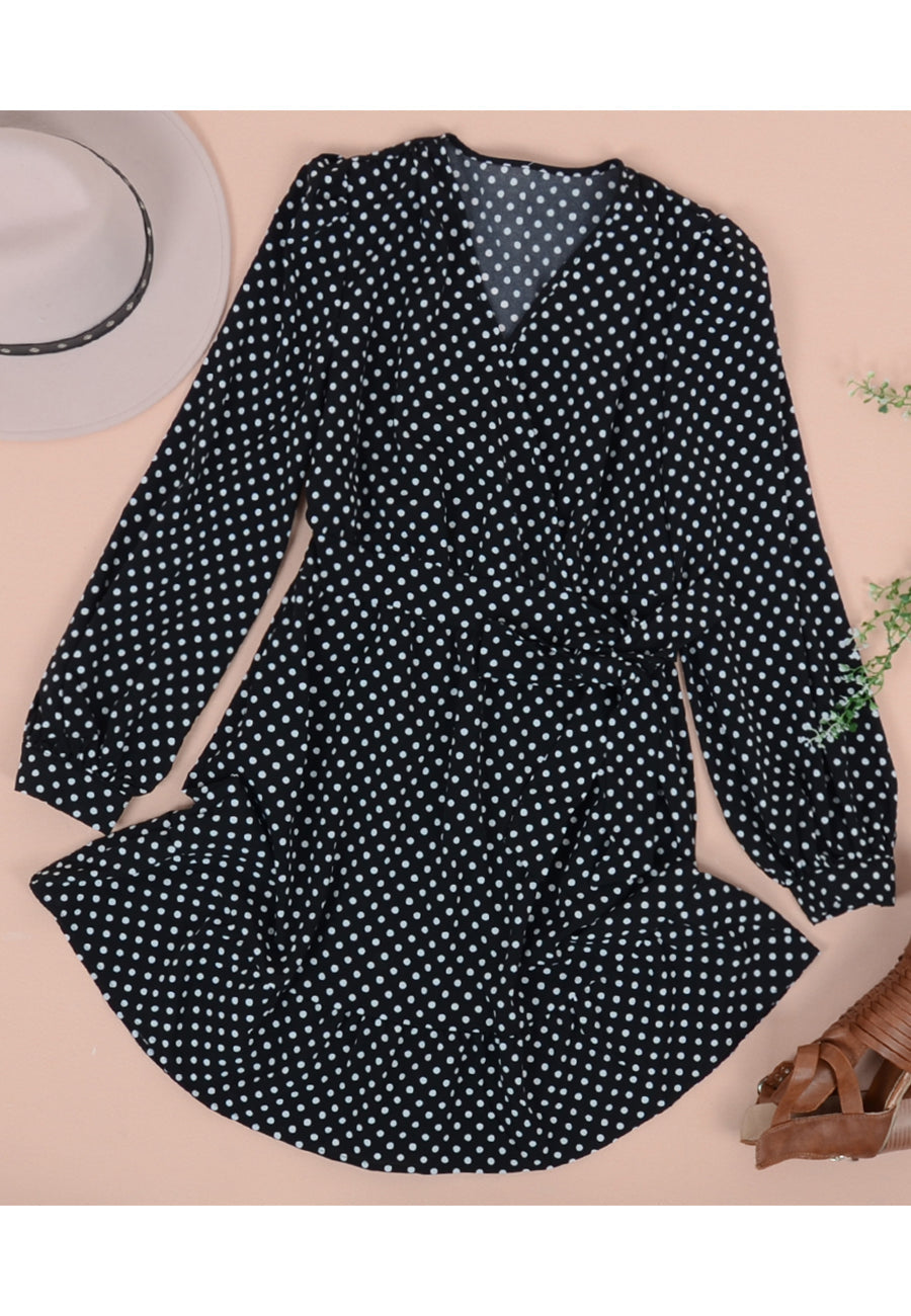 Vestido de lunares con mangas de obispo 