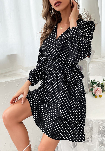 Vestido de lunares con mangas de obispo 