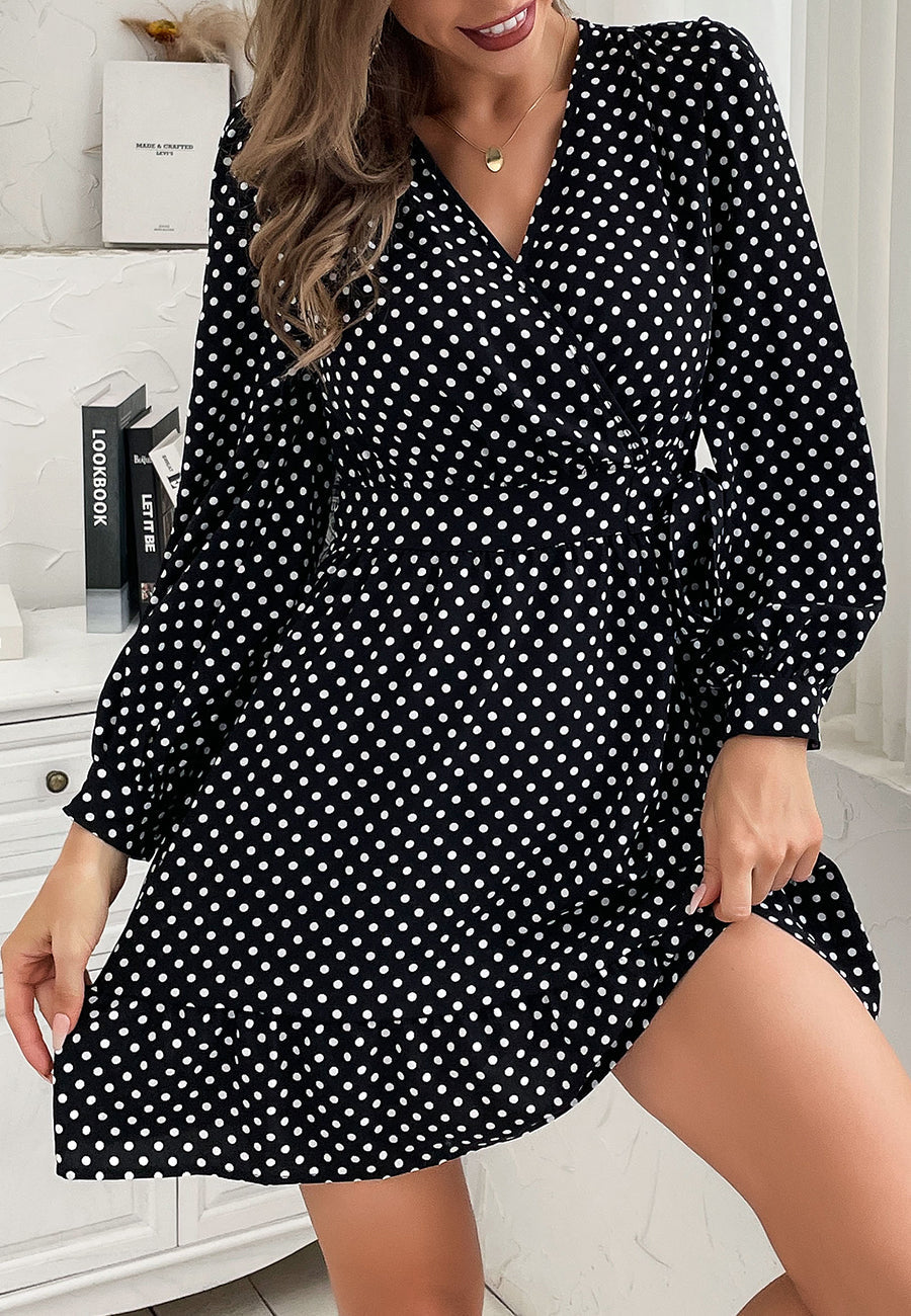 Vestido de lunares con mangas de obispo 