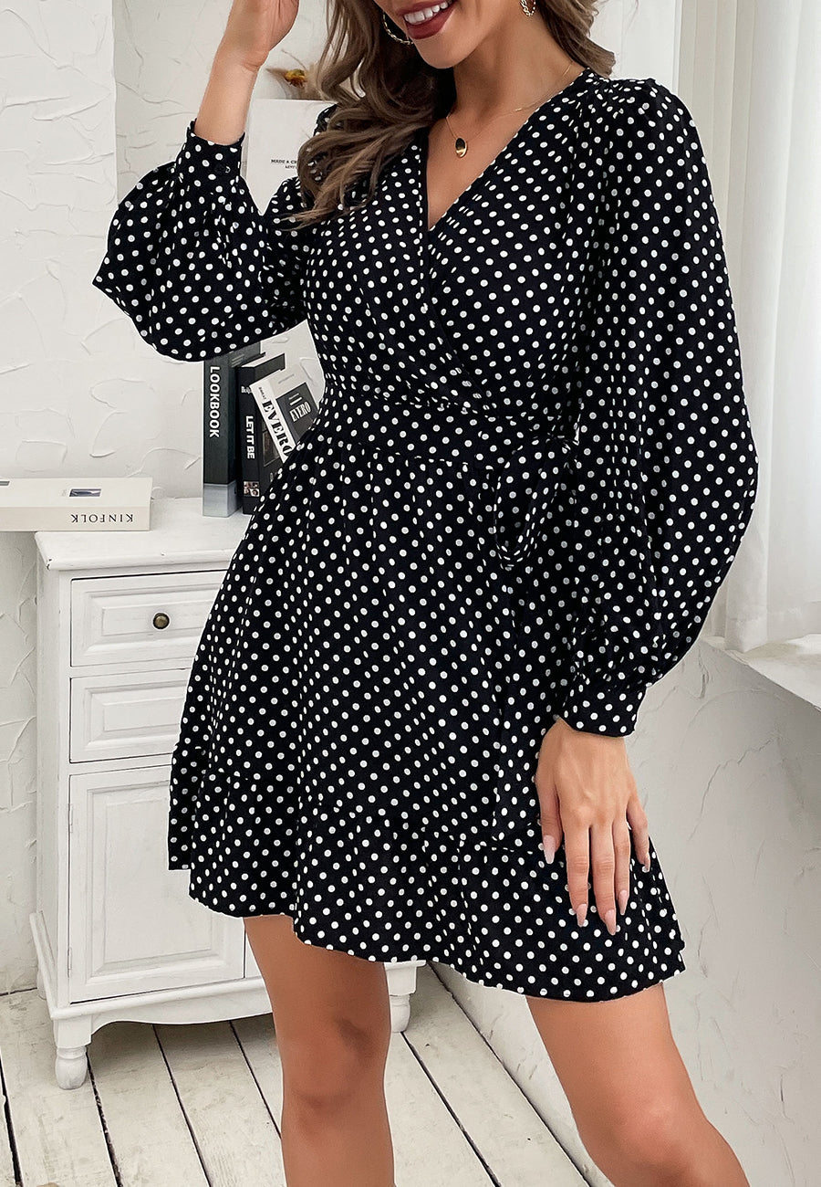 Vestido de lunares con mangas de obispo 