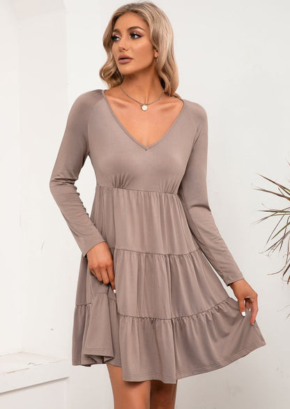 Vestido liso con escote en V y capas 