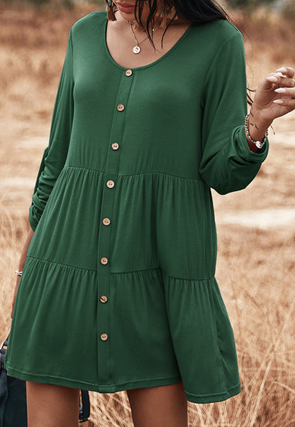 Vestido recto con botones y capas 