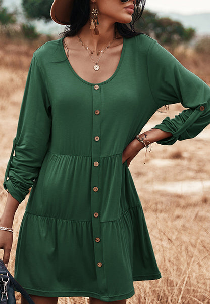 Vestido recto con botones y capas 