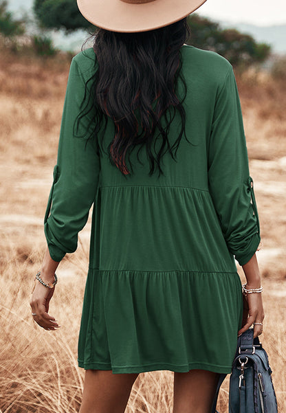 Vestido recto con botones y capas 