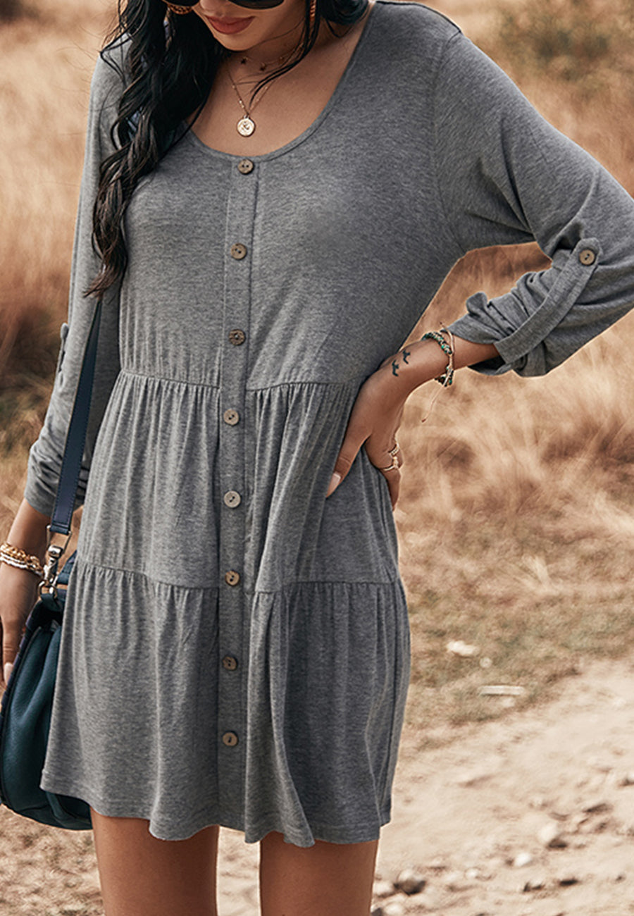 Vestido recto con botones y capas 