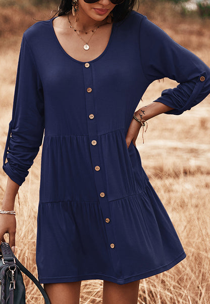 Vestido recto con botones y capas 