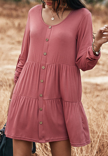 Vestido recto con botones y capas 