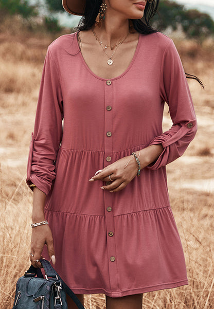 Vestido recto con botones y capas 
