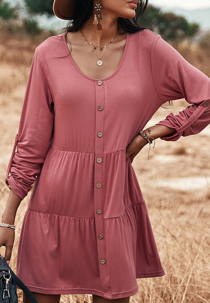Vestido recto con botones y capas 