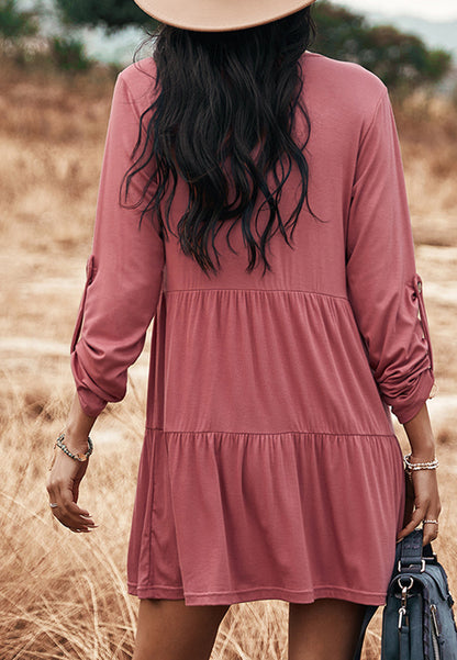Vestido recto con botones y capas 