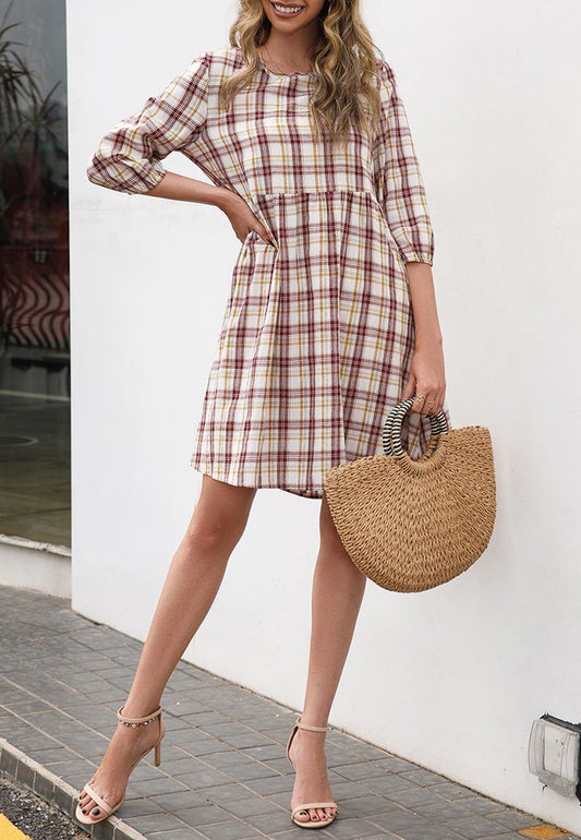 Vestido a cuadros con cuello redondo
