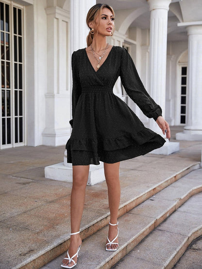 Vestido con detalle de volante y lunares suizos 