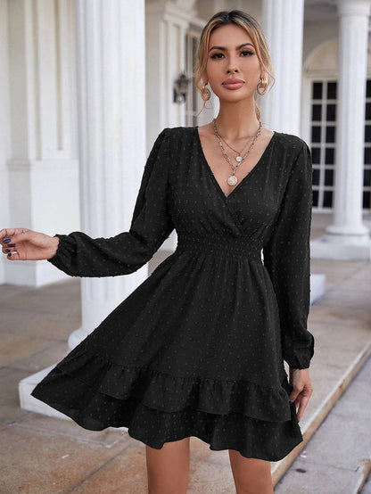 Vestido con detalle de volante y lunares suizos 