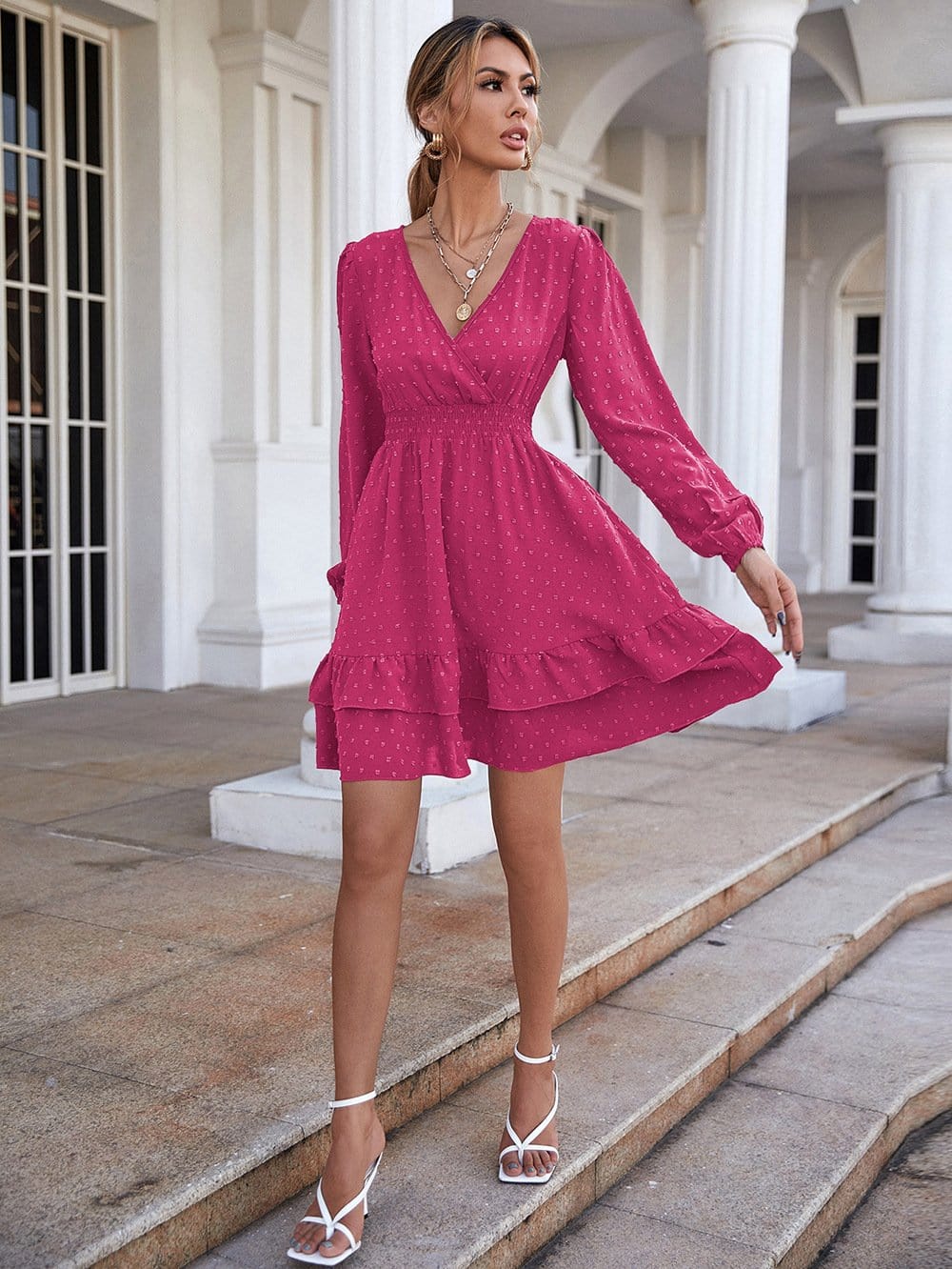 Vestido con detalle de volante y lunares suizos 