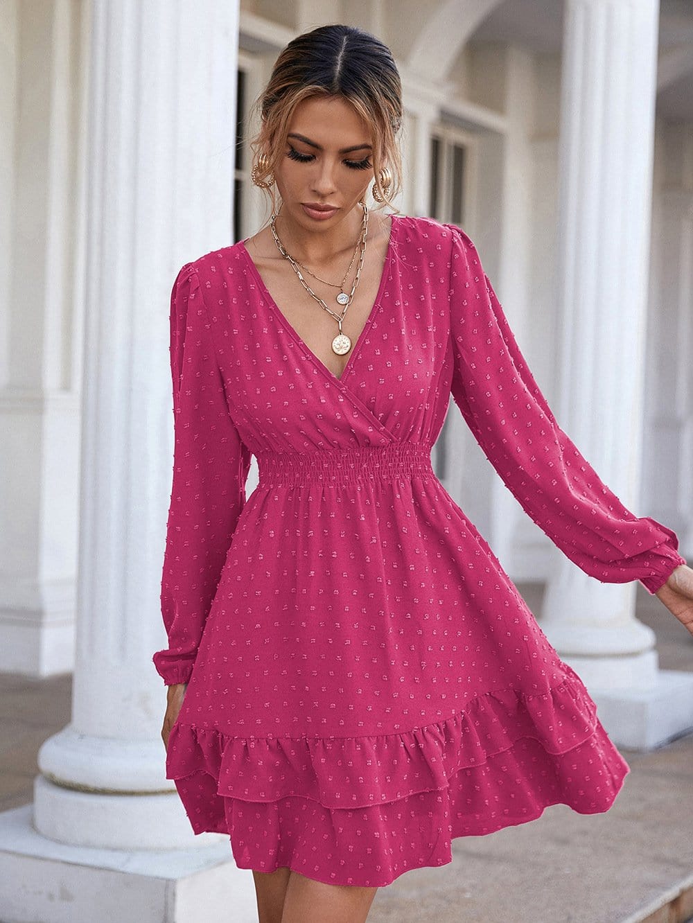 Vestido con detalle de volante y lunares suizos 