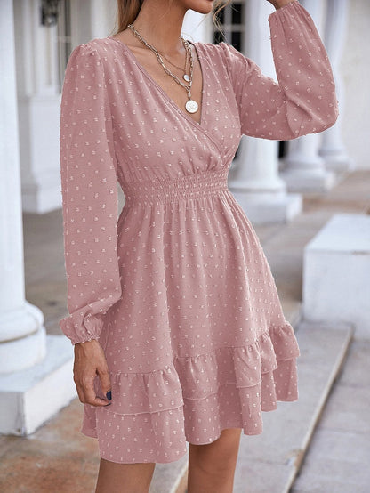 Vestido con detalle de volante y lunares suizos 