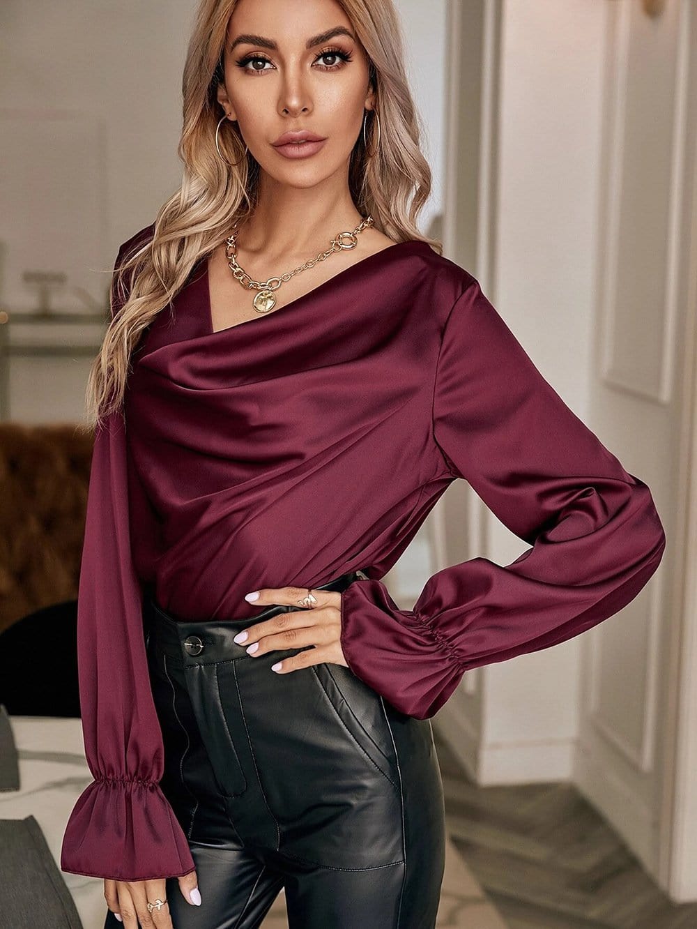 Blusa de manga larga con cuello vuelto 
