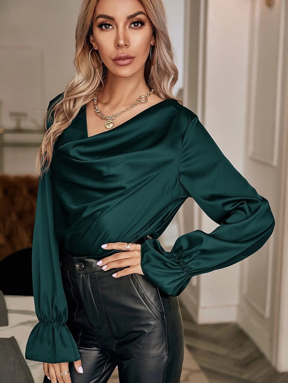 Blusa de manga larga con cuello vuelto 